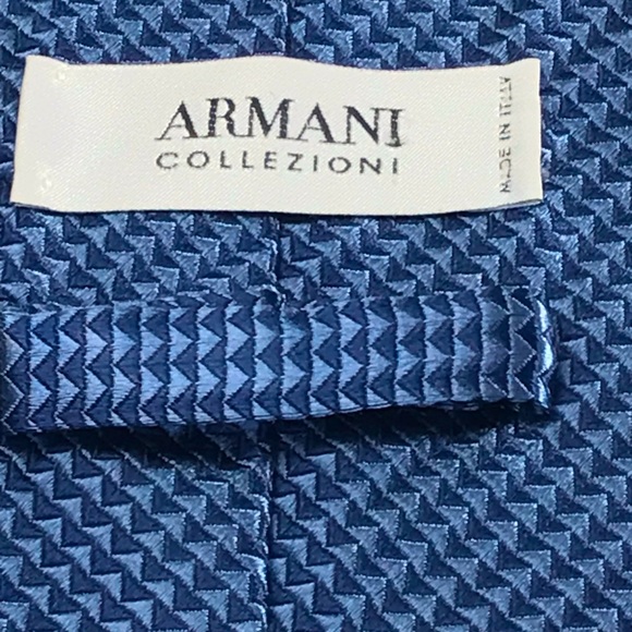 100% silk ARMANI COLLEZIONI luxury designer tie.  NWOT! - Picture 4 of 5
